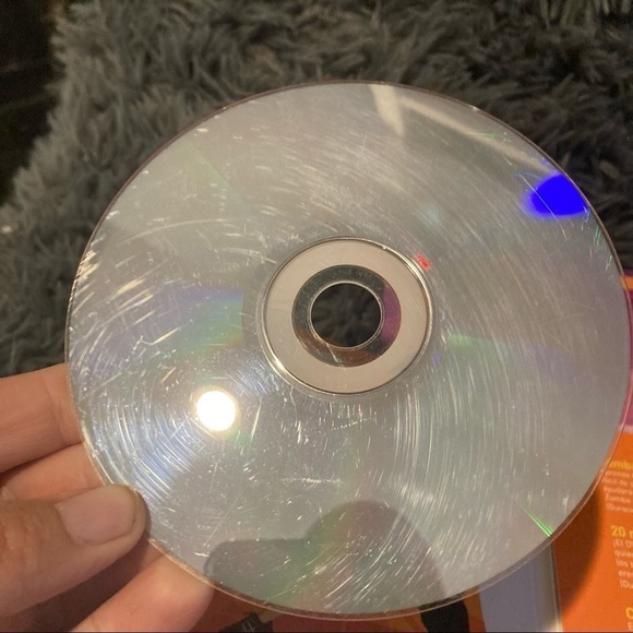 Zumba DVD set with shakers - Picture 8 of 11